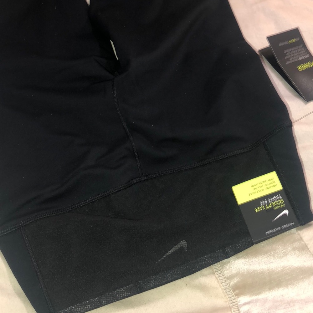 Nike Sculpt Lux Women's High-Rise Training Crops - Picture 4 of 5